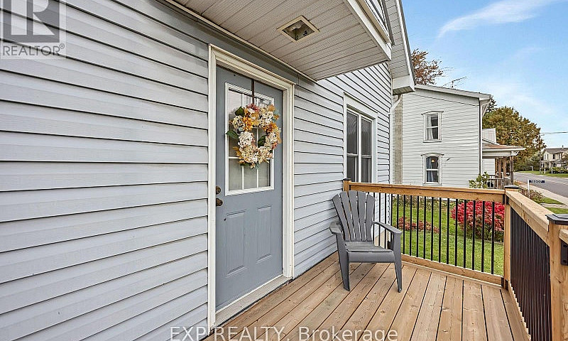 11505 Queen Street N...