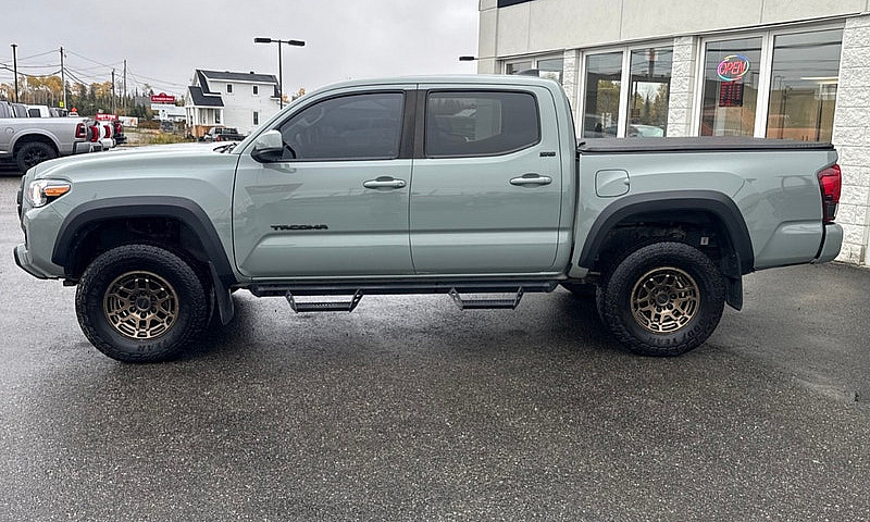 2022 Toyota Tacoma O...