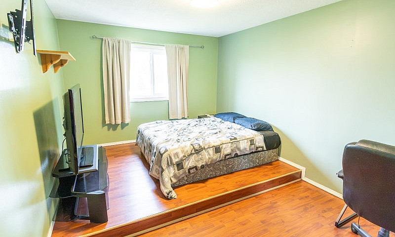 5 Bedroom Country Ho...