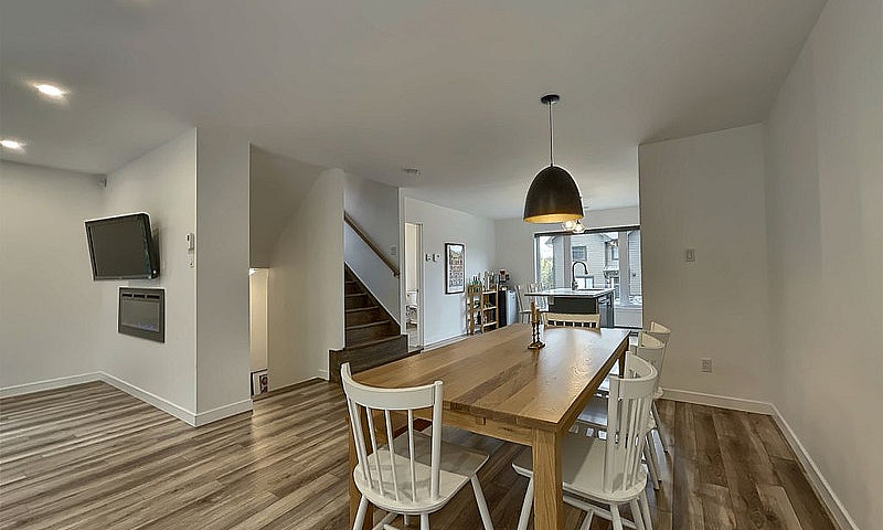 $719,900 - Townhouse...