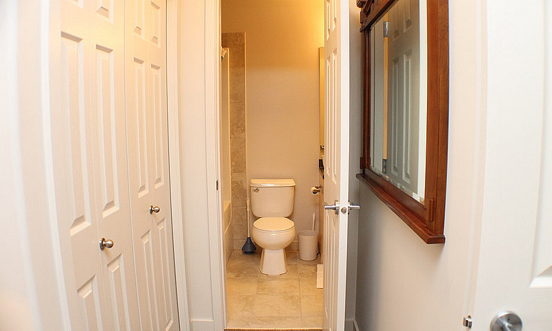 Executive Suites - 1...