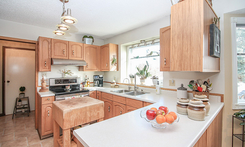 Acreage Living With ...