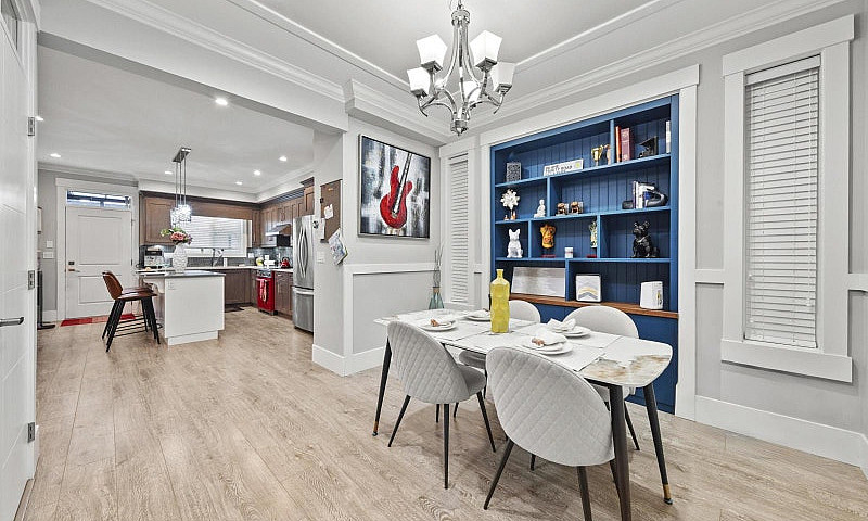 7702 211 Street Stre...