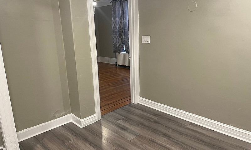 Cozy Main Floor Apar...