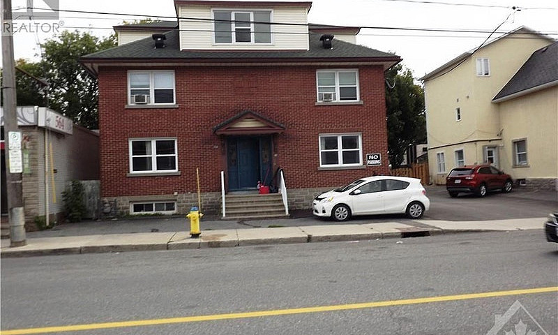 # 2 - 570 Gladstone ...