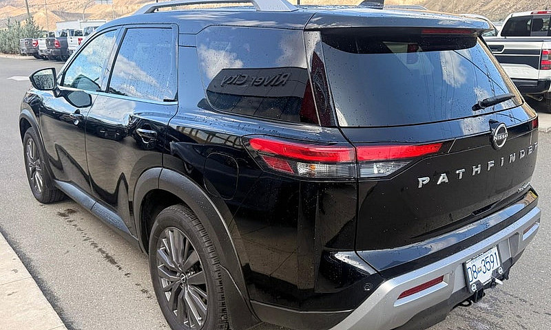 2023 Nissan Pathfind...