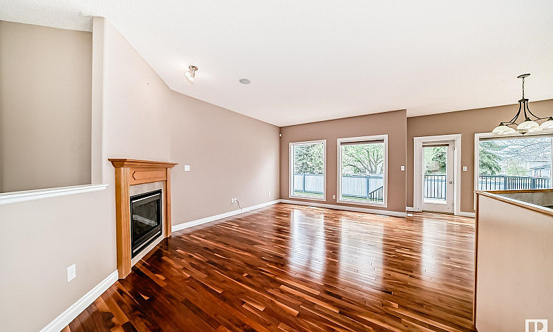 1 Longview Cr Spruce...