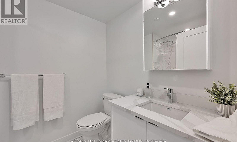 2202 - 180 George St...