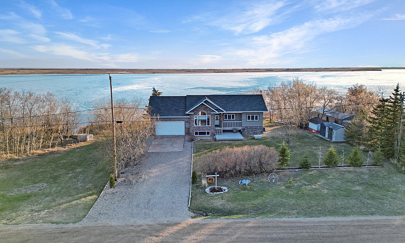 Lakefront House On J...
