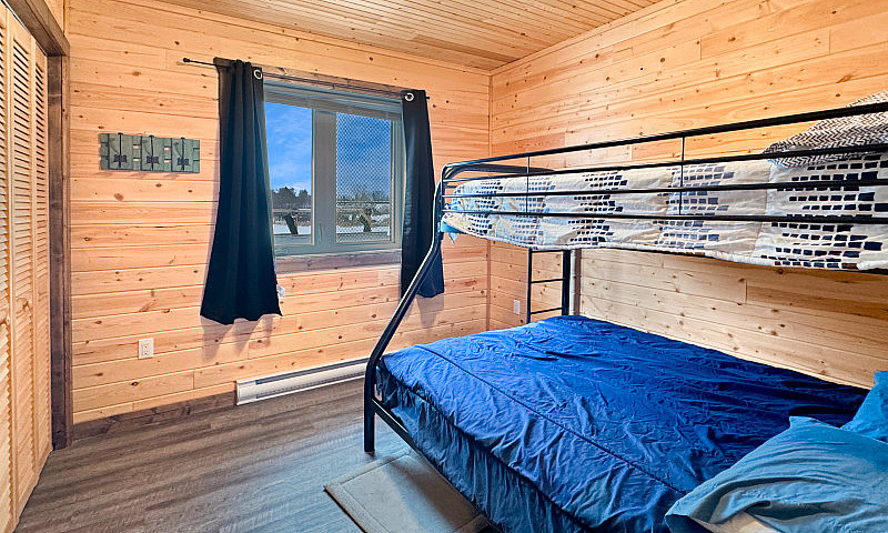 Waterfront Cabin Ret...