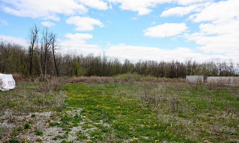Great Location! Comm...