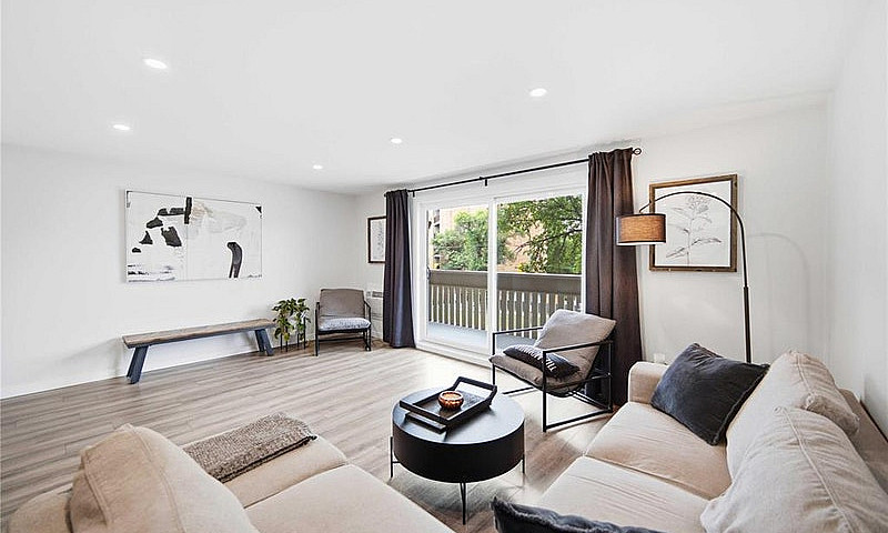 304 365 Wellington C...