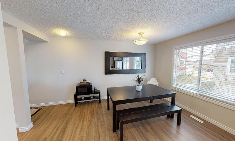 Trendy 3 Bdrm Townho...