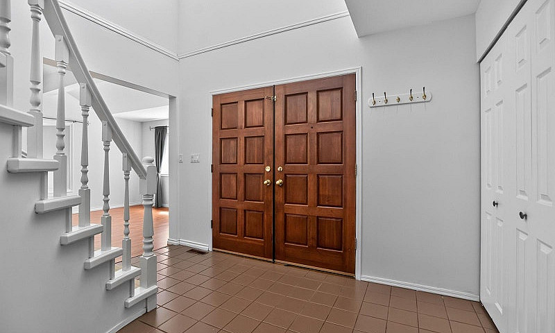 16327 Northglen Clos...