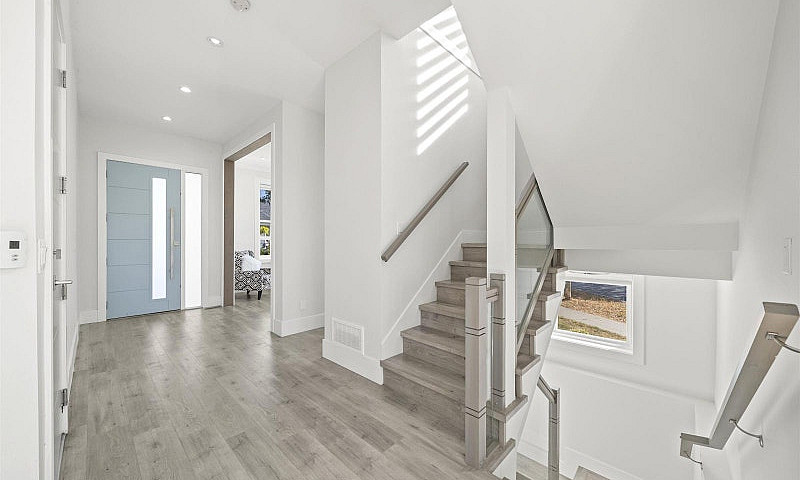 21070 76A Avenue Lan...