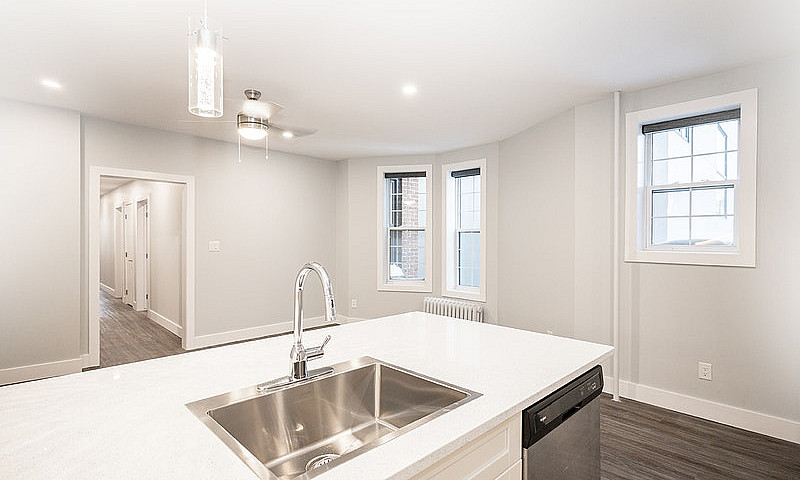 883 Grosvenor Avenue...