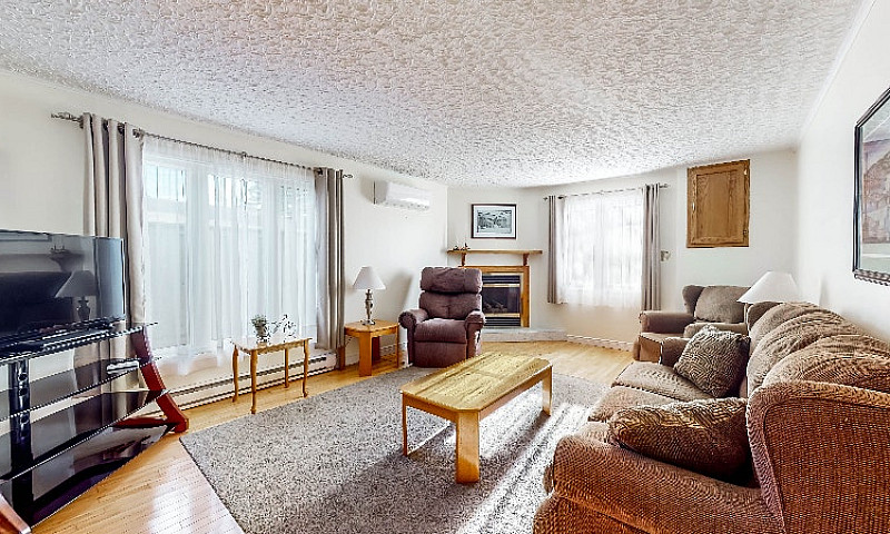 Cozy Yet Spacious Wi...