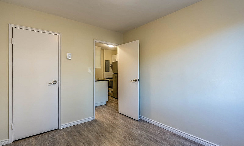 Sarnia 1 Bedroom Apa...