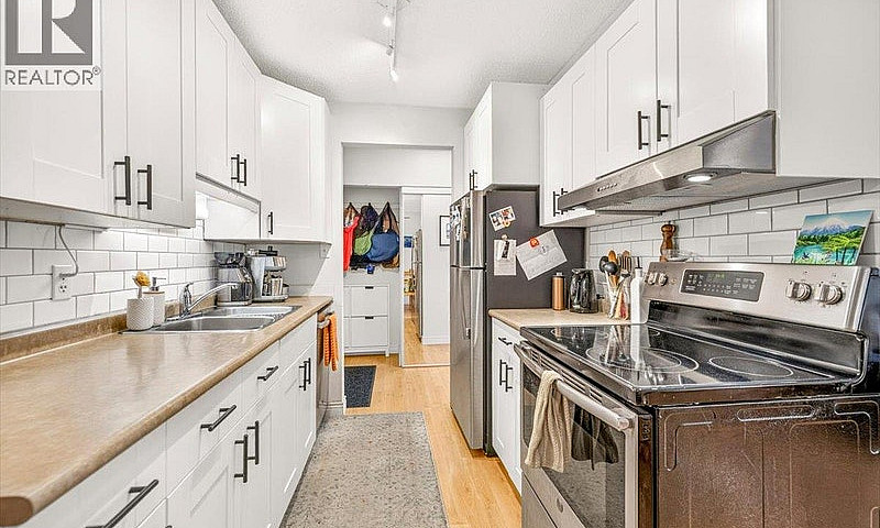 30 Ridgemont Avenue ...