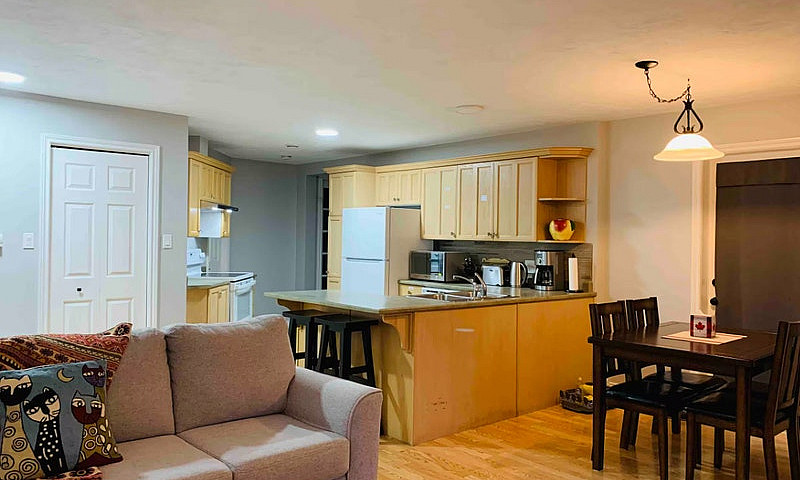 Cozy 2-Bedroom Home ...