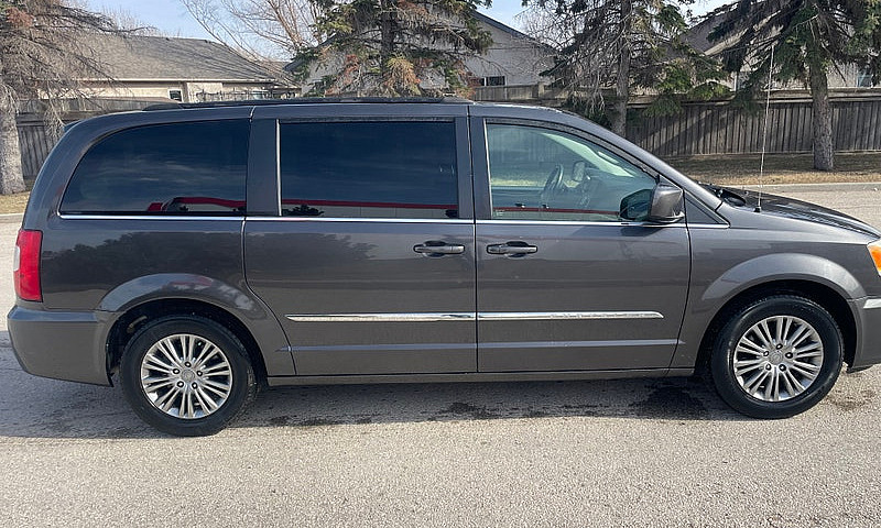 2015 Chrysler Town &...