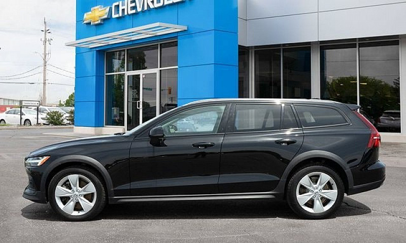 2025 Volvo V60 Cross...