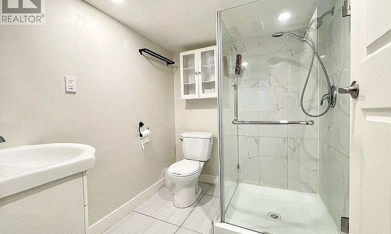 3941 W 33 Avenue Van...