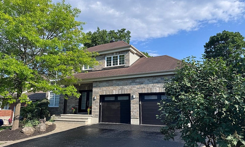 $899,000 - 2 Storey ...