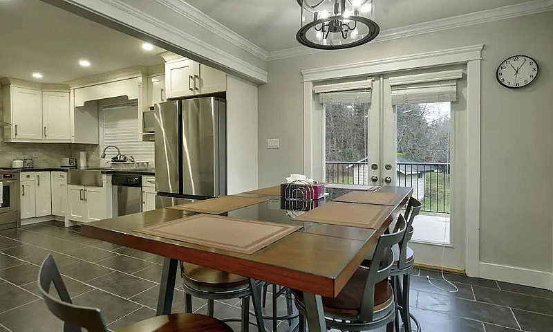 18369 21A Avenue Sur...