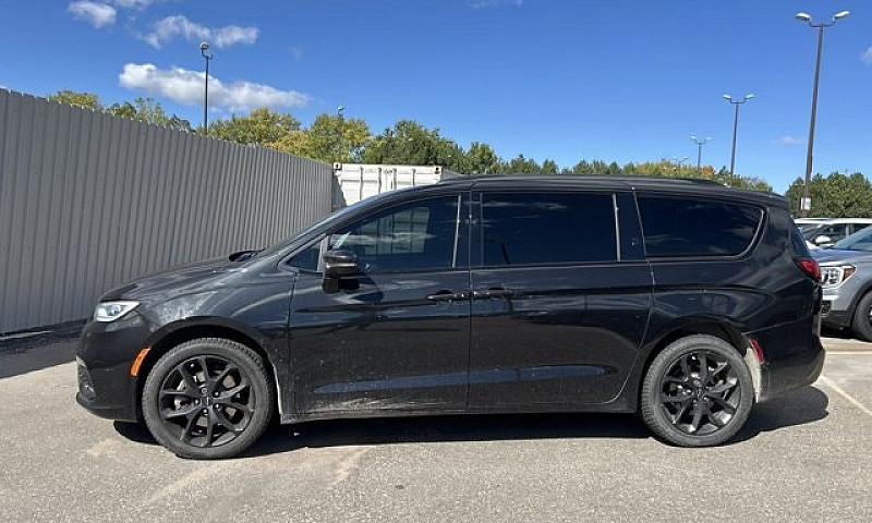 2021 Chrysler Pacifi...