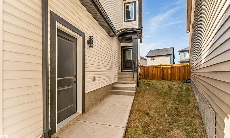 1428 11 Av Nw Edmont...