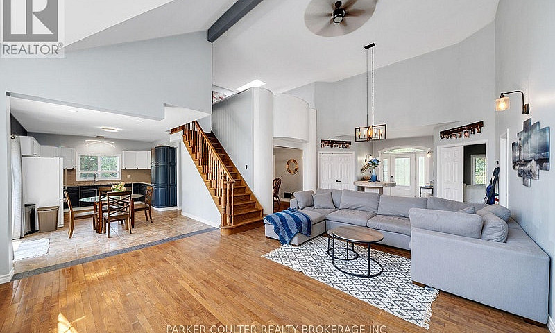12 Mariposa Crescent...