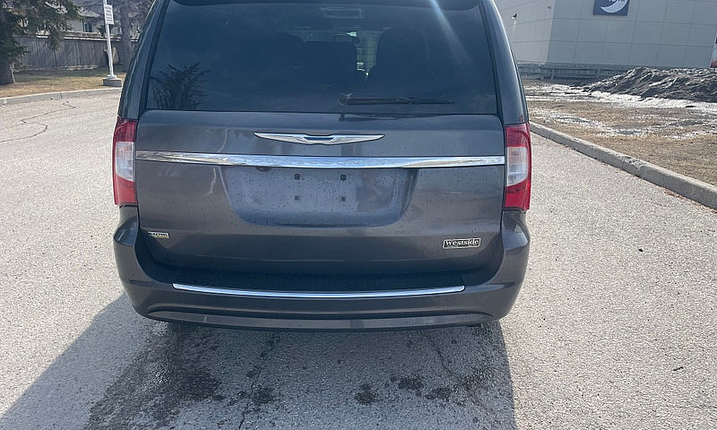 2015 Chrysler Town &...