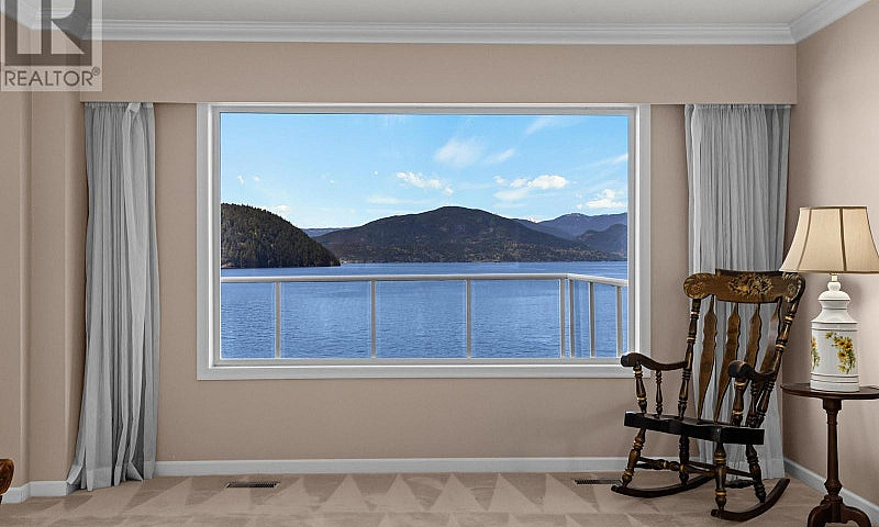 4 Strachan Point Roa...