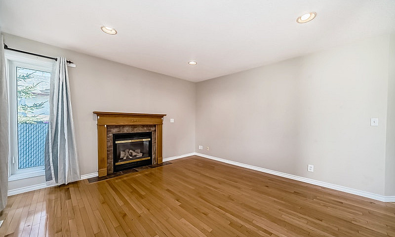 4 Beds & 2.5 Bath 2 ...