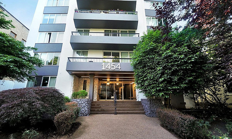 Studio Apartment For...