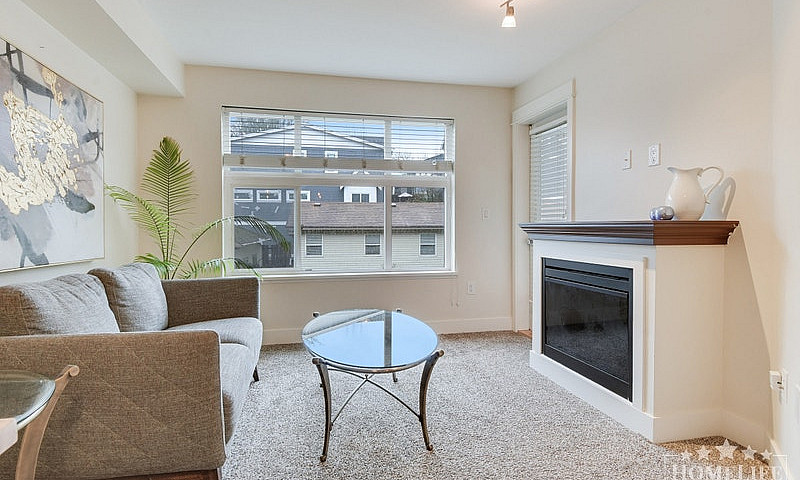 Modern 1 Bedroom + D...