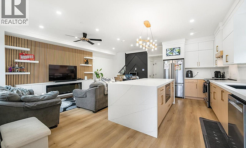 425 N Kaslo Street V...
