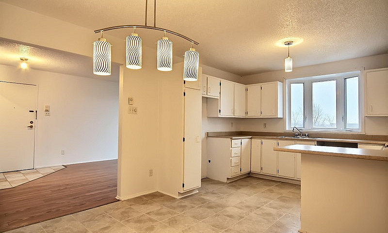 4 1/2 Style Condo Au...