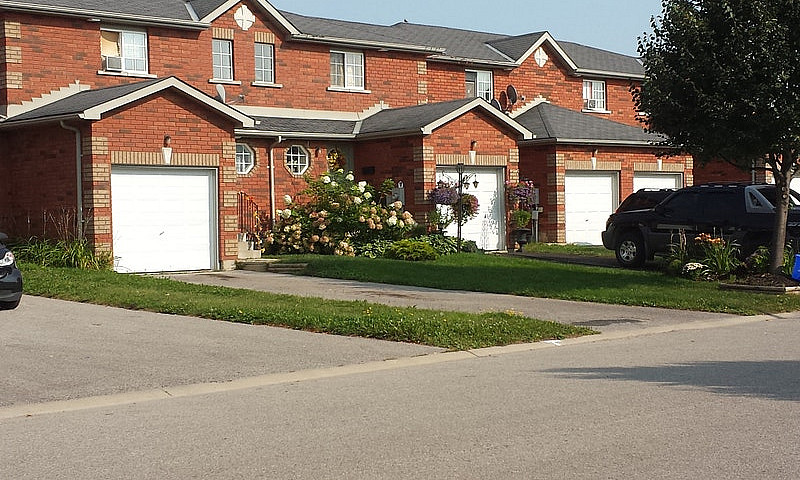 2 Bedroom T/H In Sw ...