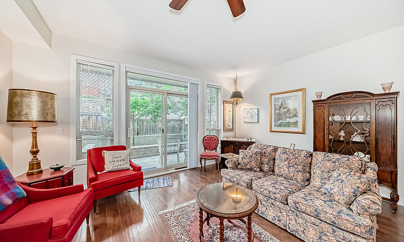 1 Bedroom + Den In P...