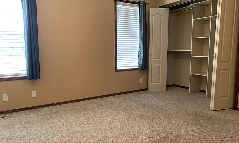 146 Inkster Close - ...