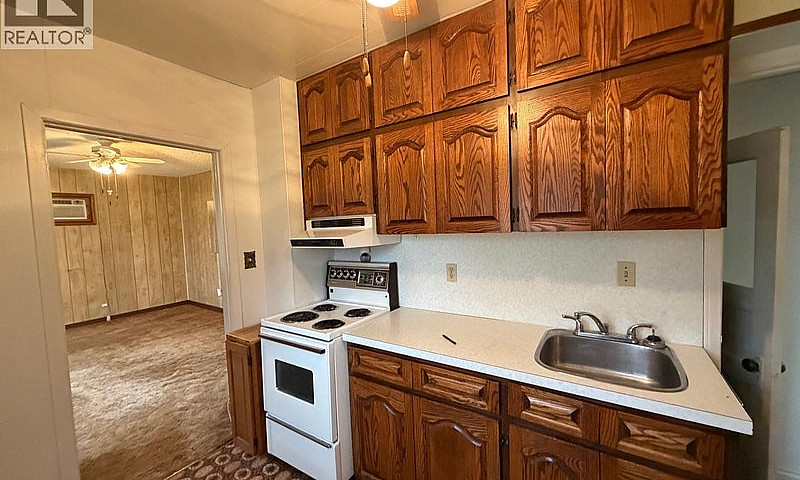182 Fourth Avenue N ...