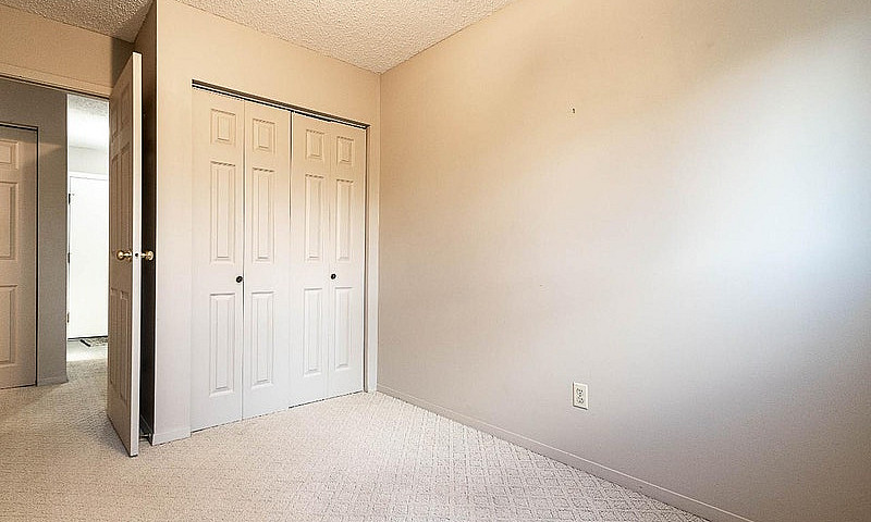 11 – 650 Knighton Rd...