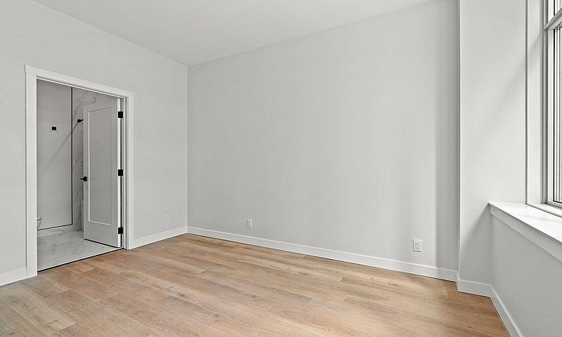 Downtown 2-Bedroom –...