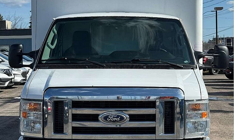 2016 Ford E-450 Bein...