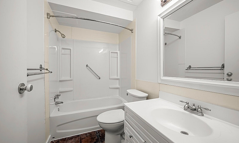Just Listed! 2 Bedro...