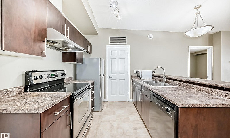 Top-Floor 2 Bed 2 Ba...