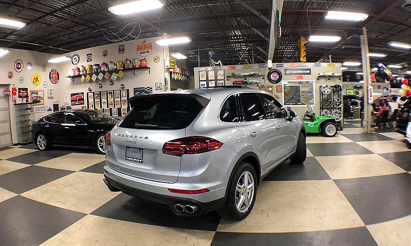 2017 Porsche Cayenne...