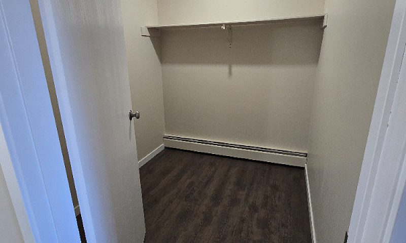 Charming Top Floor 2...